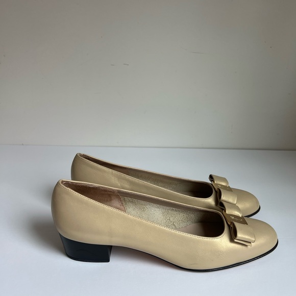 VINTAGE Salvatore Ferragamo gold vara platino calf size 9 1/2 AAA - Picture 7 of 10